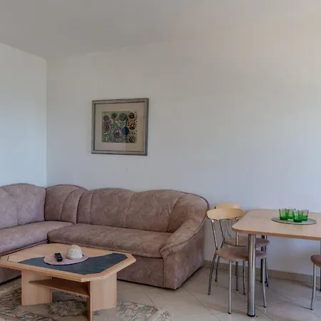 Bozena Apartment Vir