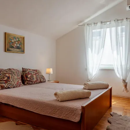 Bozena Apartment Vir